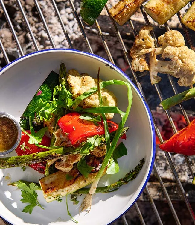 Sommergemüse aus dem Feuer mit Bagna Cauda