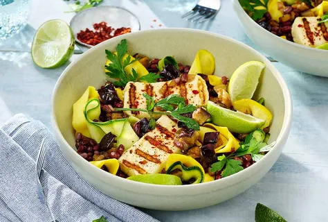 Zucchini-Raw mit Auberginen-Vinaigrette