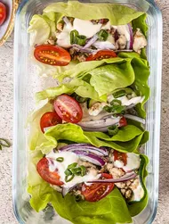 Salat-Wraps mit Putenfleisch und Dressing