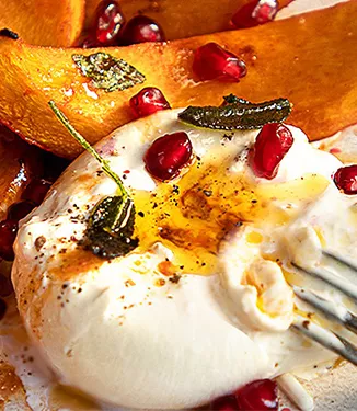 Gebratener Hokkaidokürbis mit Burrata