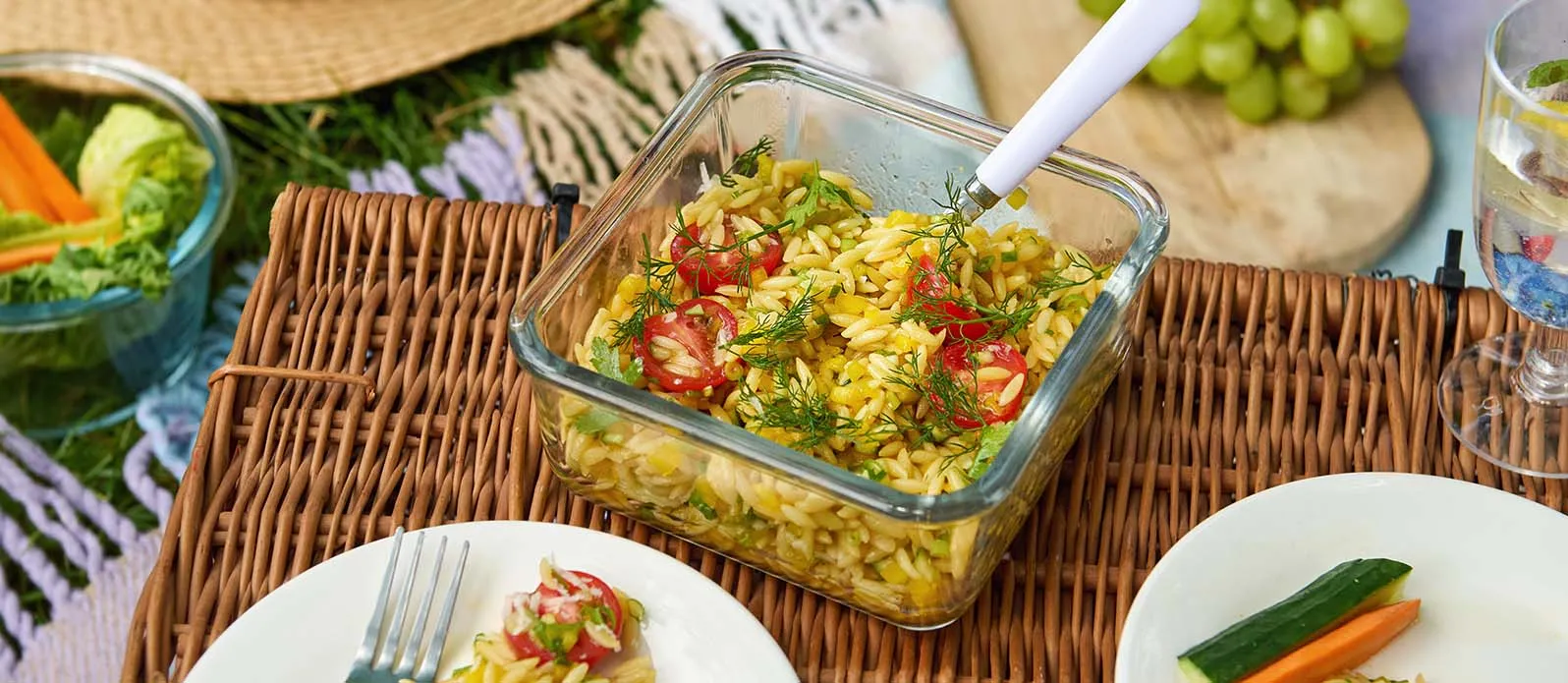 Orzo-Nudelsalat mit Sommergemüse