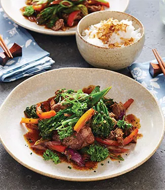 Rindsentrecôte mit Gemüse aus dem Wok