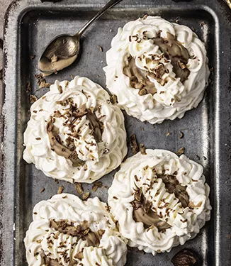 Luftig-leichte Baisers mit Maronen-Creme