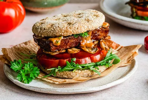 Pikanter Tofu-Burger