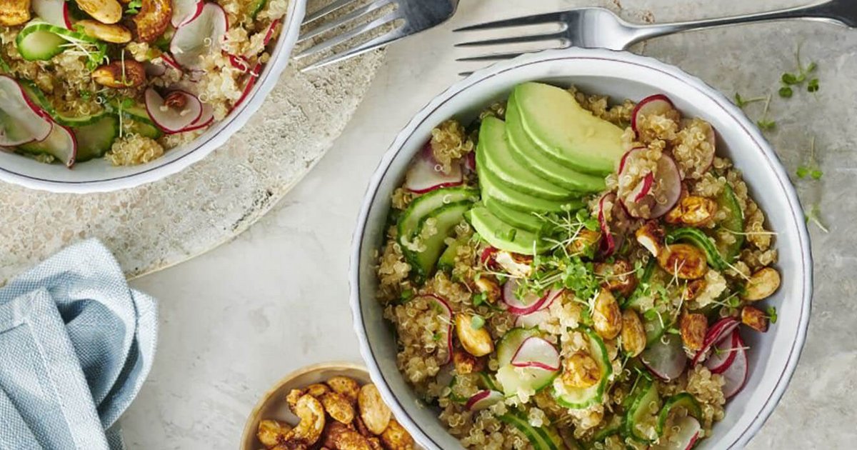 Quinoasalat mit Avocado und Knusper-Nüssen | Kikkoman
