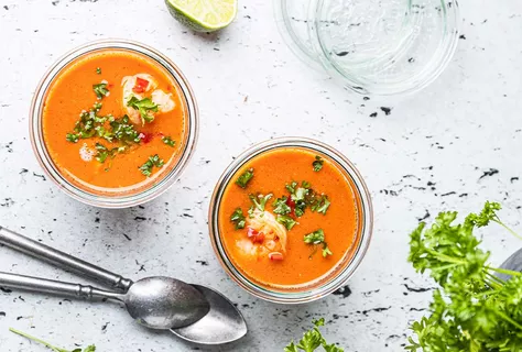 Fischsuppe mit Shrimps und Kabeljau