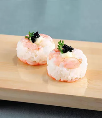 Belegtes Sushi mit Garnelen
