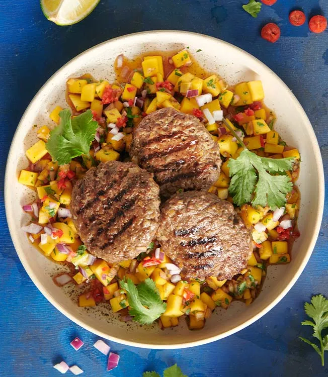 Hackbällchen mit Mango-Salsa