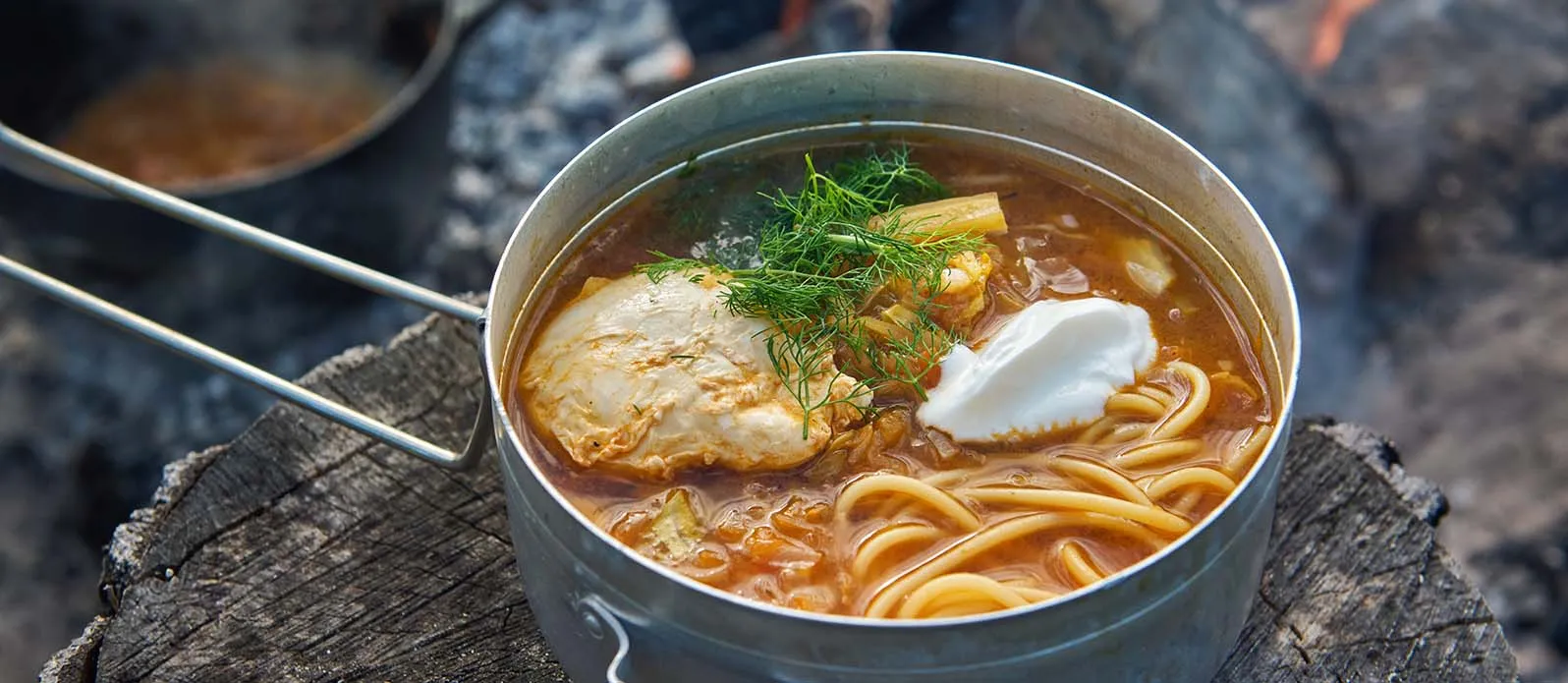 Kimchi-Kohlsuppe mit pochiertem Ei