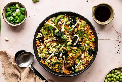 Wakame-Salat mit Couscous & Edamame