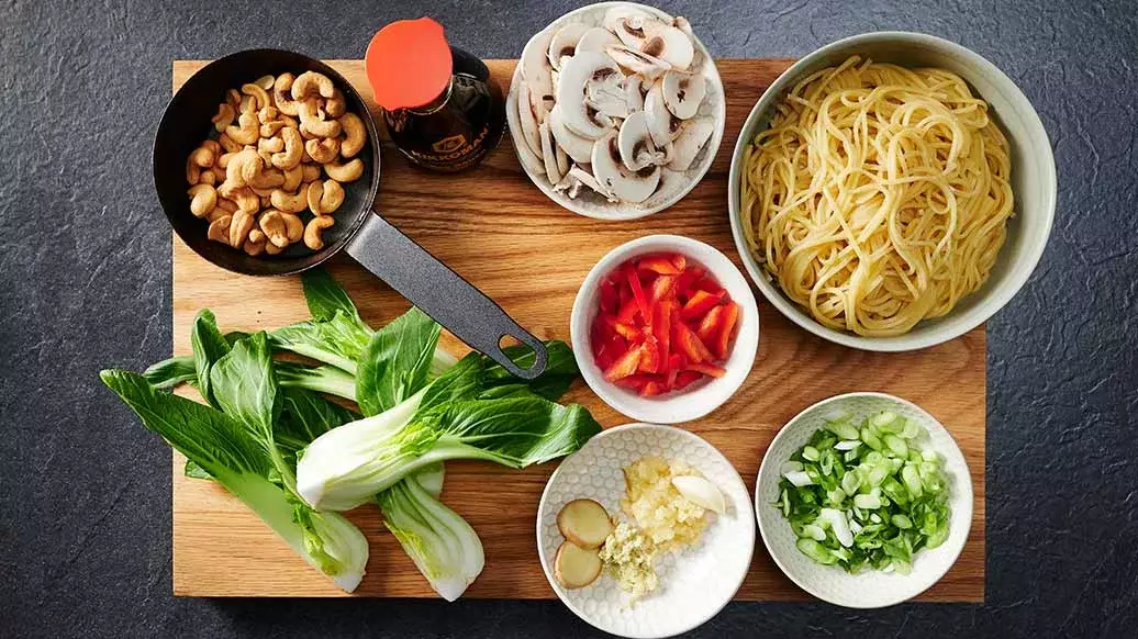 Gebratene Nudeln mit Pak Choi | Kikkoman