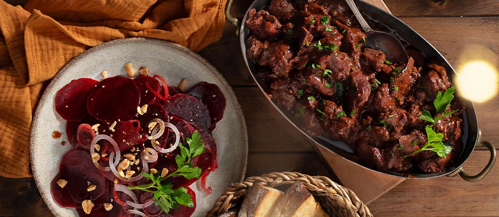 Hühnerleber süß-sauer mit Rote Bete-Salat und Erdnüssen