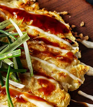 Okonomiyaki-Kohl-Pancakes mit Teriyaki-Honig-Sauce