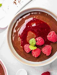 Schokoladenmilchreis mit Himbeersauce