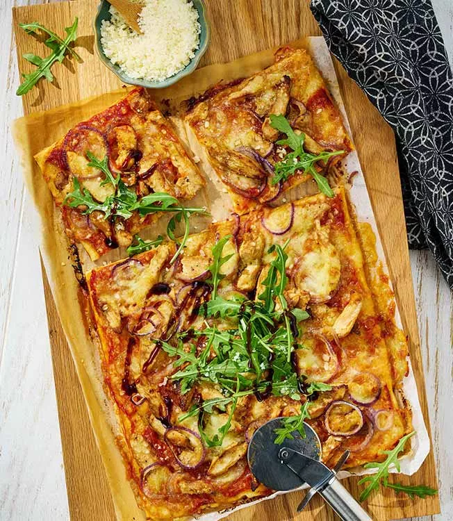 Rote Zwiebel-Hähnchen-Pizza