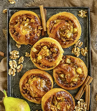 Zimtschnecken mit Birne und Walnüssen