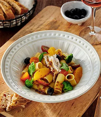 Rigatoni Hühnersalat mit Senf-Sojasaucen-Dressing