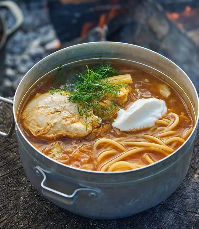 Kimchi-Kohlsuppe mit pochiertem Ei