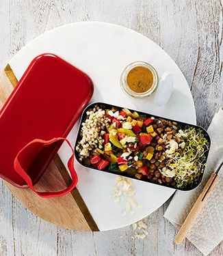 Linsen-Buchweizen-Bentobox mit Gemüse