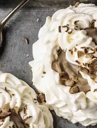 Luftig-leichte Baisers mit Maronen-Creme