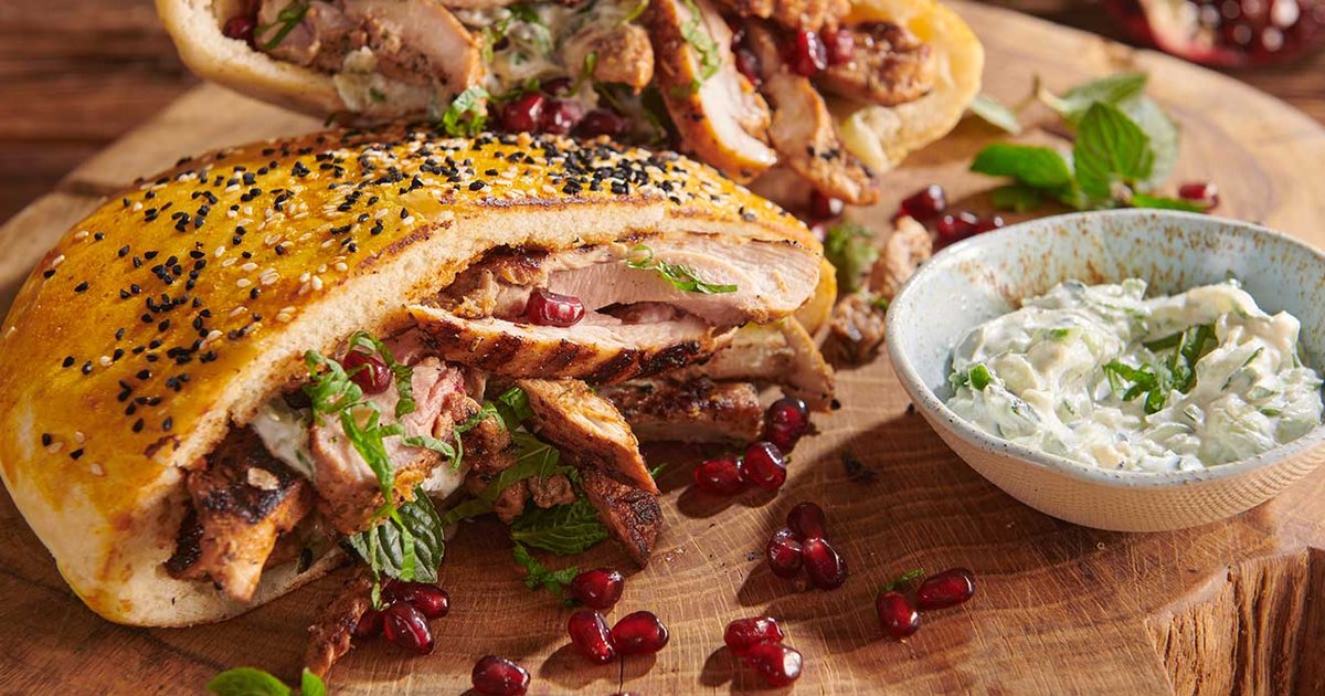 Hähnchen-Gyros mit Pitabrot und Tzatziki-Sauce | Kikkoman