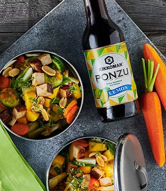 Fruchtiger Gurken-Möhren-Salat mit Mango