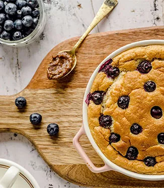 Haferpudding mit Heidelbeeren und Dattelkaramell