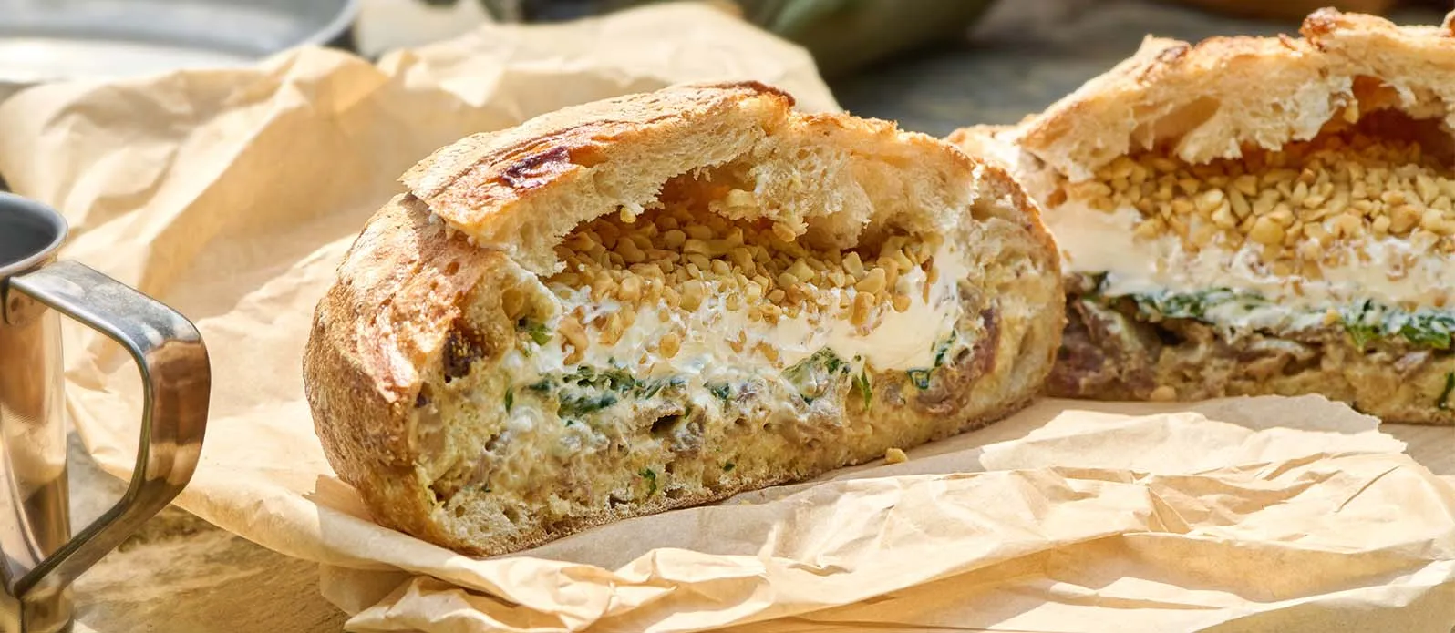 Picknickbrot mit Lamm-Schawarma und Knoblauchsauce