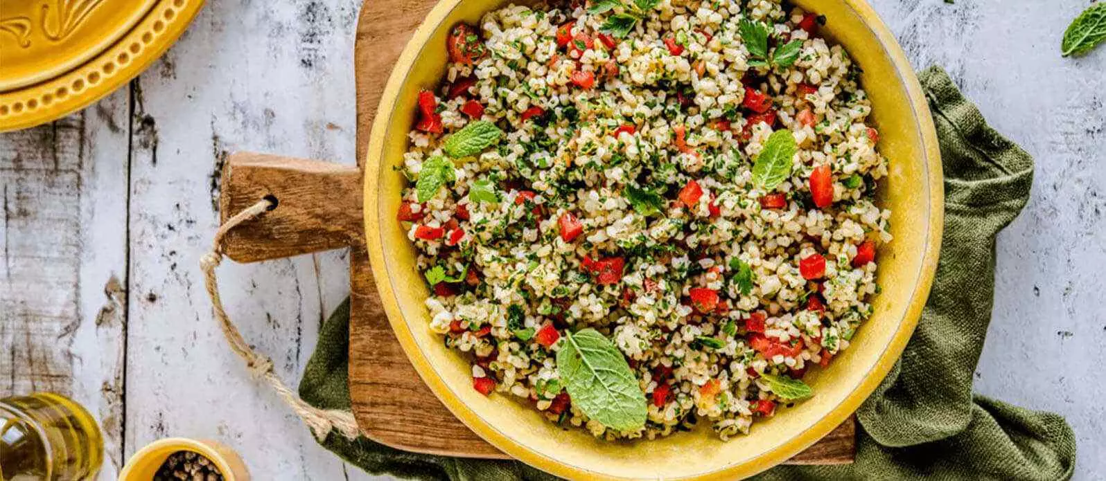 Tabouleh mit Bulgur, Petersilie, Minze, Tomaten und Paprika | Kikkoman