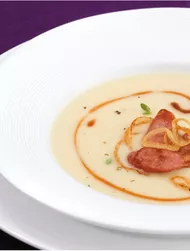 Cremige Pastinaken-Apfelsuppe