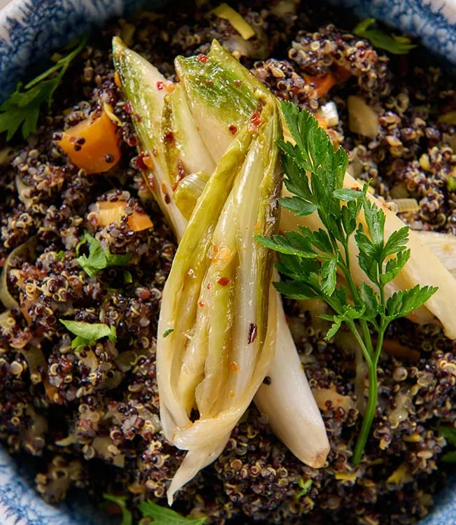 Quinoa orientalische Art mit Tahini-Dip