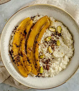 Hirsebrei mit karamellisierten Bananen