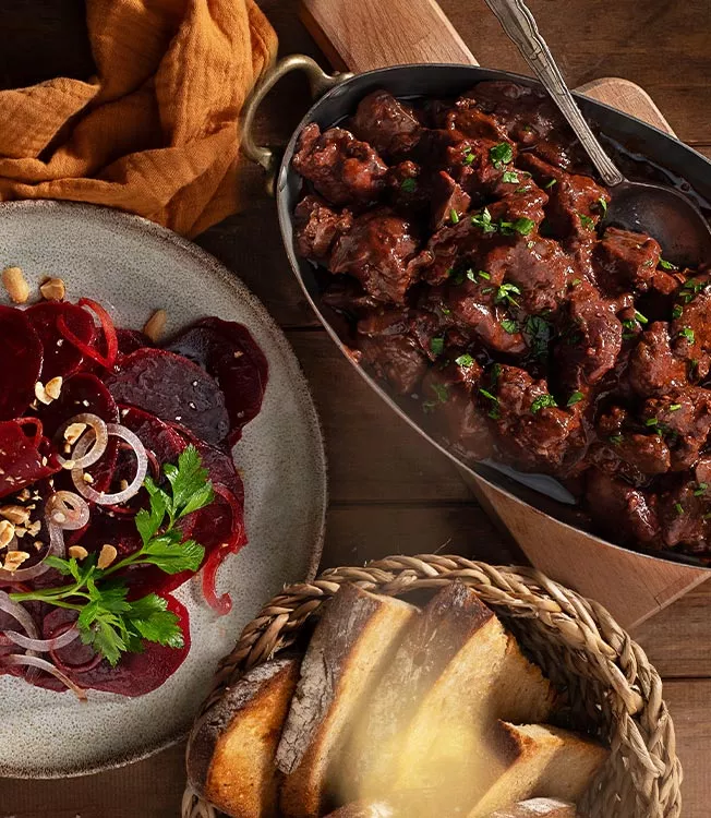 Hühnerleber süß-sauer mit Rote Bete-Salat und Erdnüssen