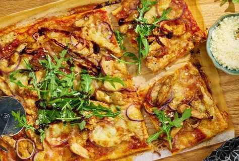 Rote Zwiebel-Hähnchen-Pizza