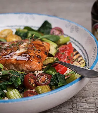 Teriyaki Lachs Bowl mit Gemüse & Reis