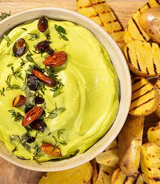 Avocado-Bohnen-Dip mit Grillkartoffeln