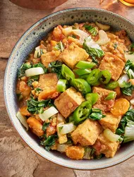 Rote-Linsen-Dal mit Tofu und Ingwer