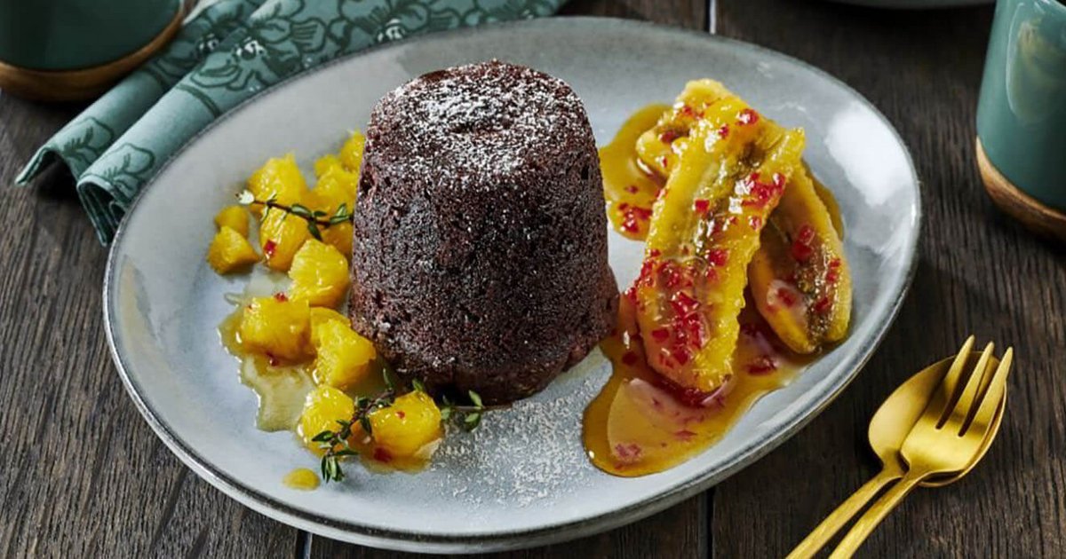 Schokoladen-Soja-Soufflé mit gebratenen Chili-Bananen | Kikkoman