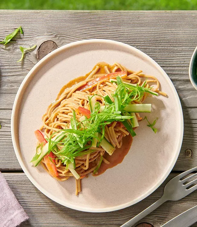 Kalter Soba-Nudelsalat mit Sesam-Dressing