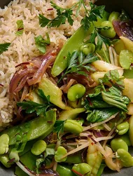 Gebratener Reis mit Saubohnen und Sojasauce