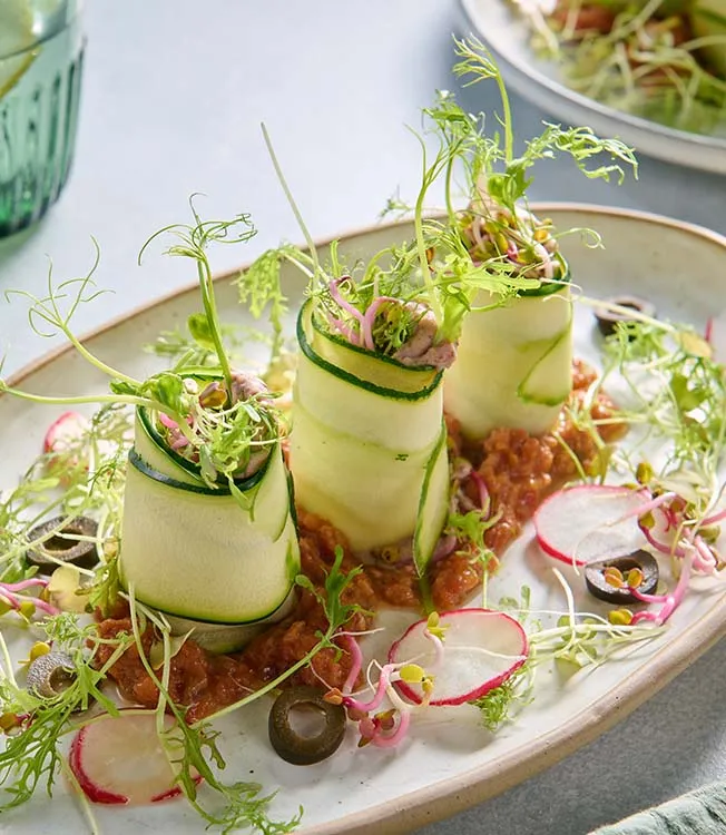 Zucchini-Cannelloni mit Bohnen und Erbsen