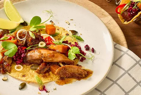 Gänse-Tacos mit Salsa und karamellisiertem Kürbis