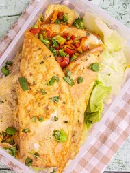 Asiatisches Omelett mit gebratenem Gemüse