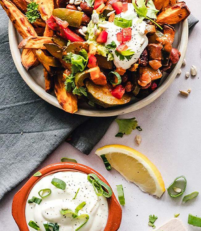 Vegane Süßkartoffel-Sticks mit cremigem Avocado-Dip | Kikkoman