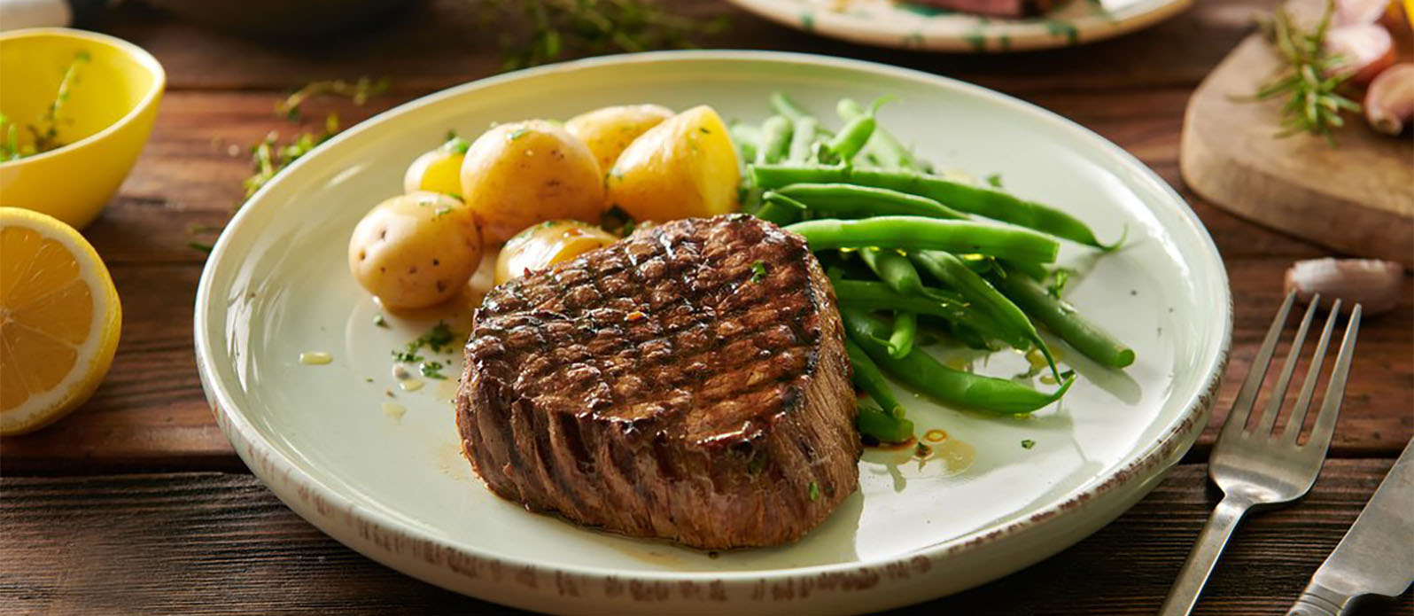 Steak in SojasaucenMarinade mit Kräutern Kikkoman